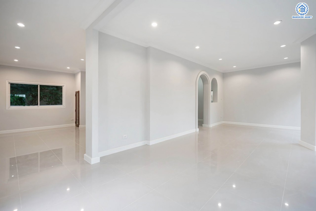 บ้านมือสองตกแต่งใหม่ โครงการ มณีรินทร์พาร์ค รัตนาธิเบศร์-ท่าอิฐ แบรนด์ Property Perfect เนื้อที่ 59.4 ตร.ว. ฟังก์ชัน 3 ห้องนอน 3 ห้องน้ำ จอดรถได้ 2 คัน บนทำเลศักยภาพ เชื่อมต่อทั้ง ถนนรัตนาธิเบศร์ และถนนราชพฤกษ์ ใจกลาง 2 เซ็นทรัลฯ ใกล้ทางด่วน "งามวงศ์วาน" และรถไฟฟ้า "สถานีบางรักน้อยท่าอิฐ"...